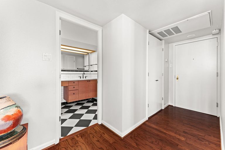 2-web-or-mls-1122-colorado-st-1202-4.jpg