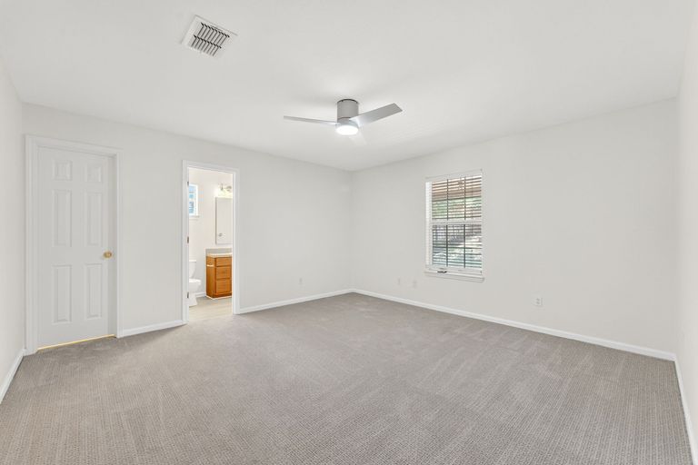 20-web-or-mls-1010-louise-st-(20-of-46).jpg