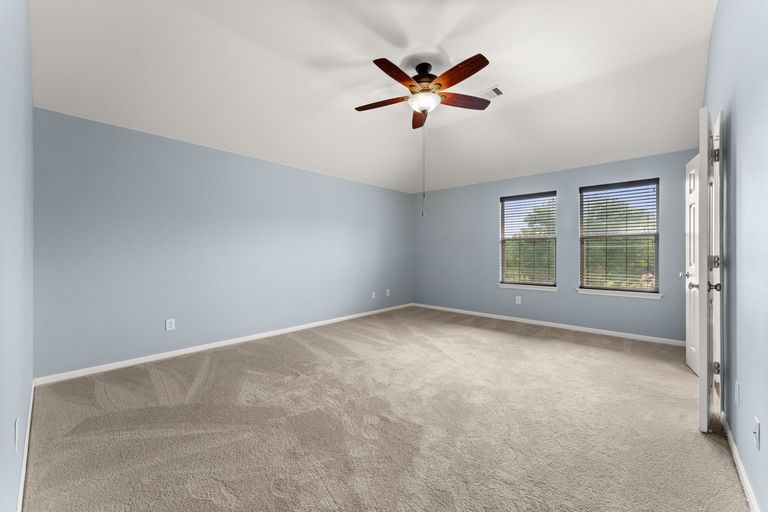 20-web-or-mls-11205-cap-stone-dr-(4-of-8).jpg