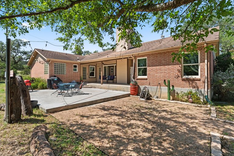 20-web-or-mls-11551-farm-to-market-32-20.jpg