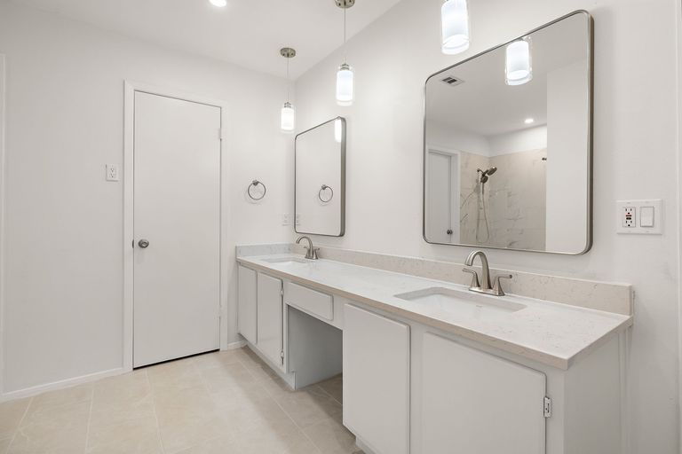 20-web-or-mls-11608-tanglebriar-trail-kcp-090226---49.jpg