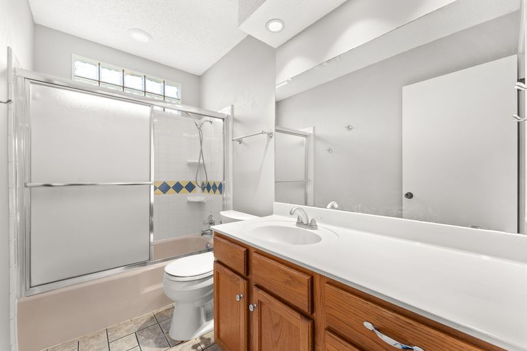 20-web-or-mls-12100-cactus-bend-(15-of-35).jpg