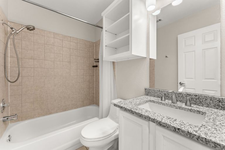 20-web-or-mls-1214-shaun-dr-21.jpg