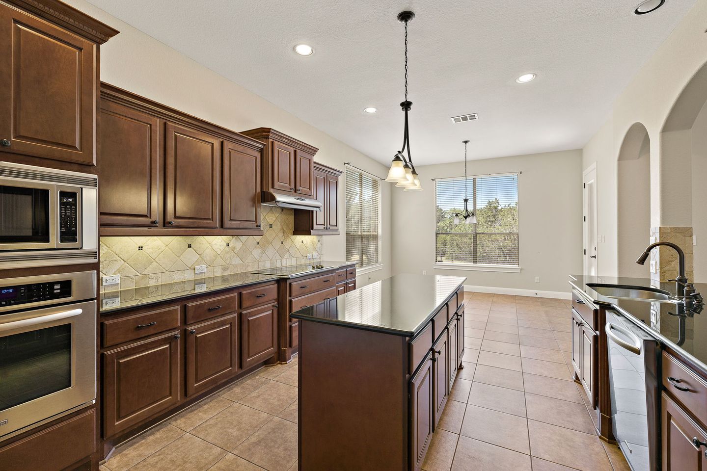 20-web-or-mls-1344-flint-rock-loop-kcp-042125---149.jpg
