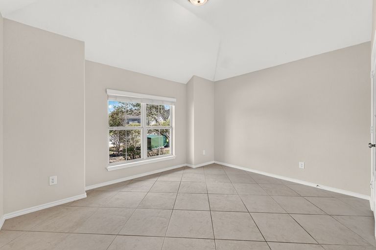 20-web-or-mls-13833-arbor-hill-cove-(20-of-37).jpg