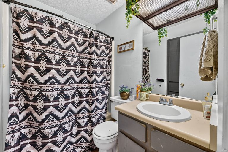 20-web-or-mls-1404-w-braker-ln-a-and-b-(20-of-25).jpg