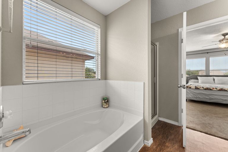 20-web-or-mls-15216-parrish-ln-21.jpg