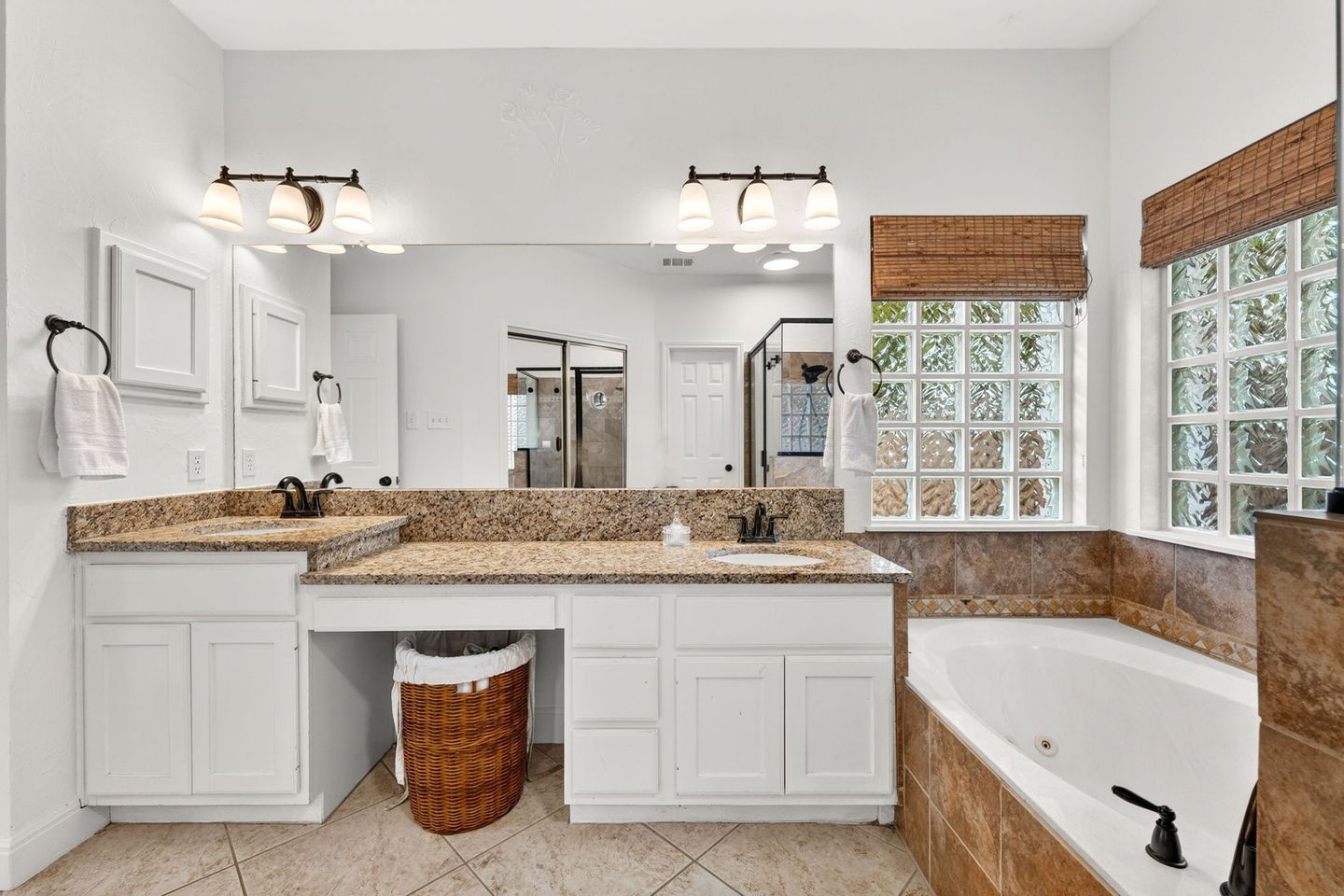 20-web-or-mls-1612-fall-creek-drive-(26-of-35)-1776192550.jpg
