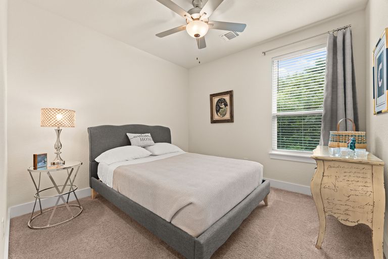 20-web-or-mls-1717-roseburg-dr-18.jpg