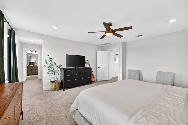 20-web-or-mls-180-kennicott-dr-(17-of-30).jpg