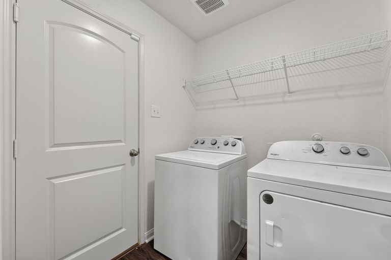 20-web-or-mls-20009-grover-cleveland-way-(21-of-34).jpg
