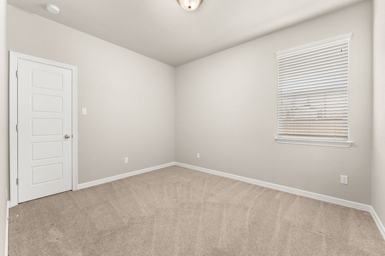 20-web-or-mls-2306-dillon-pond-ln-b-5.jpg