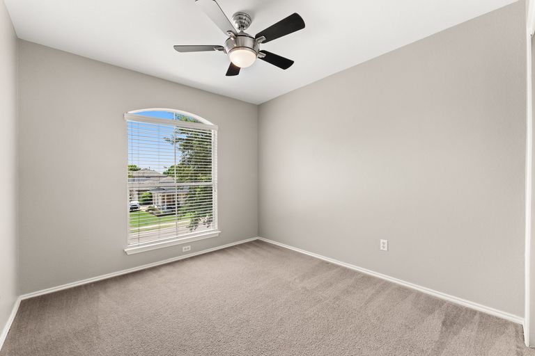 20-web-or-mls-2500-wilma-rudolph-rd-20.jpg