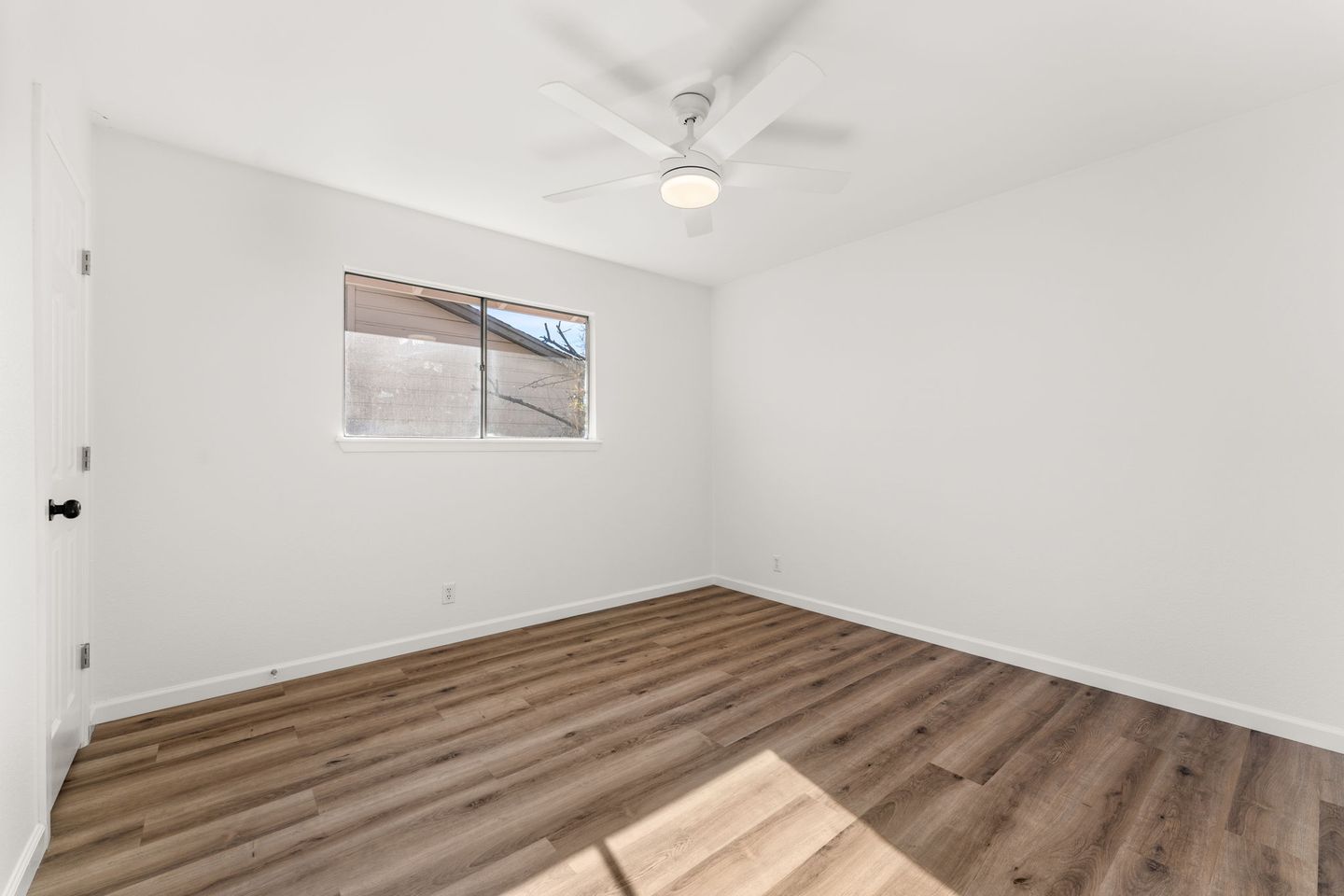 20-web-or-mls-2705-ashdale-dr-(2-of-26).jpg