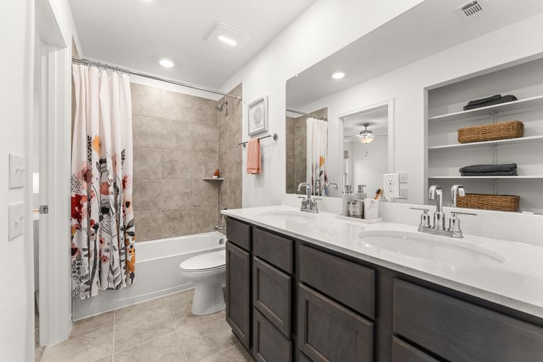 20-web-or-mls-2918-tavern-dr-(20-of-50)-1724364775.jpg