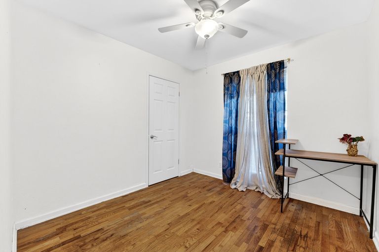20-web-or-mls-305-holliday-ct-(20-of-25).jpg
