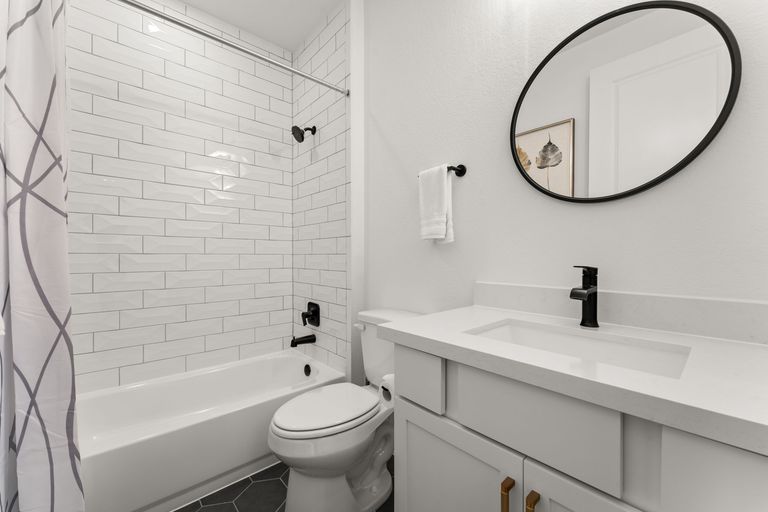 20-web-or-mls-3234-amore-way-(2-of-30).jpg