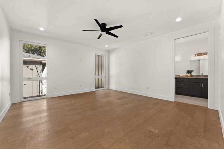 20-web-or-mls-3814-wadford-st-(20-of-36).jpg