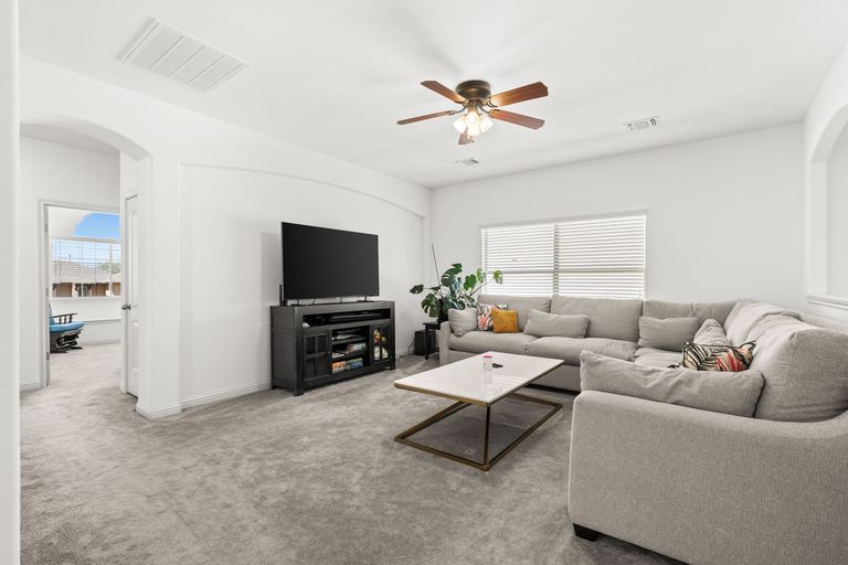 20-web-or-mls-3831-sapphire-loop-23.jpg