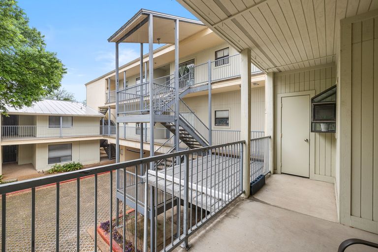 20-web-or-mls-3840-far-w-blvd-221-kcp-032725---120.jpg