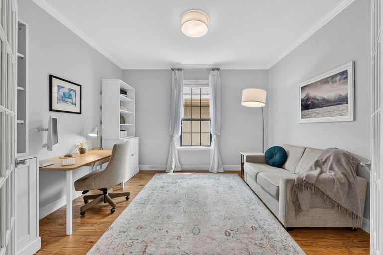 20-web-or-mls-408-kissing-oak-dr-(20-of-39).jpg