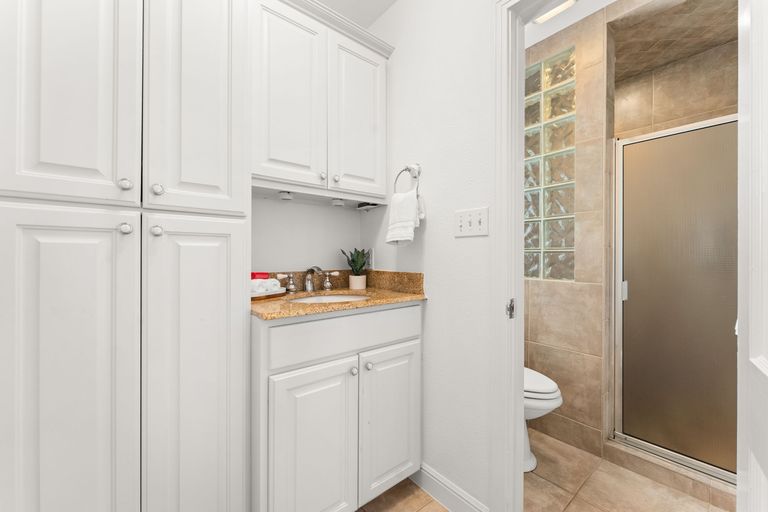 20-web-or-mls-5401-shoal-creek-blvd-20.jpg