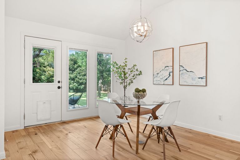 20-web-or-mls-5900-savin-hill-ct-19.jpg