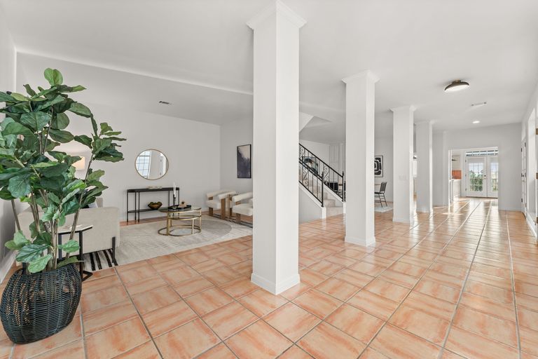 20-web-or-mls-5913-northwest-pl-31-1748297637.jpg