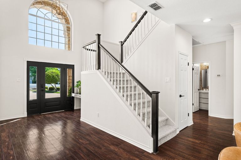 20-web-or-mls-6-dovedale-cove-7.jpg