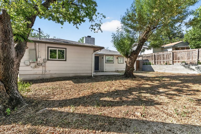 20-web-or-mls-6913-la-salle-dr-(20-of-25).jpg