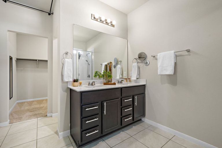 20-web-or-mls-7420-branrust-dr-kcp-010725---54.jpg