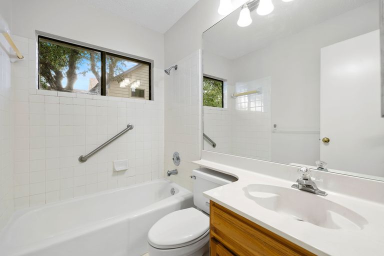 20-web-or-mls-8302-mendota-cove-kcp-081325---36.jpg