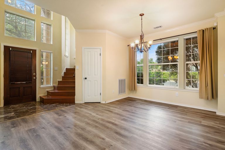 20-web-or-mls-8410-cambria-dr-kcp-042425---74.jpg