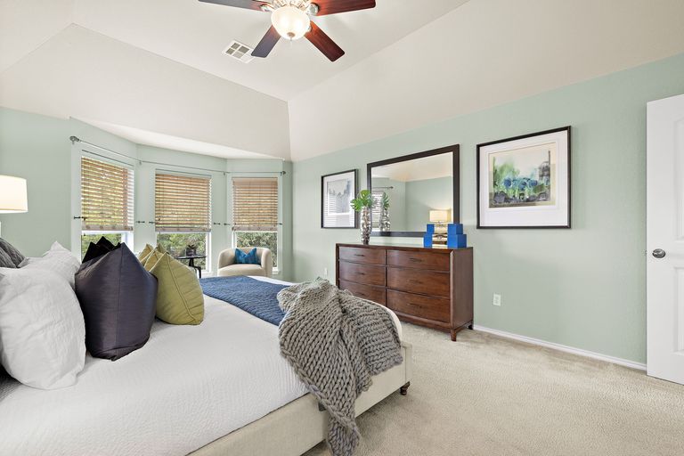 20-web-or-mls-8706-fenton-dr-kcp-071525---15.jpg