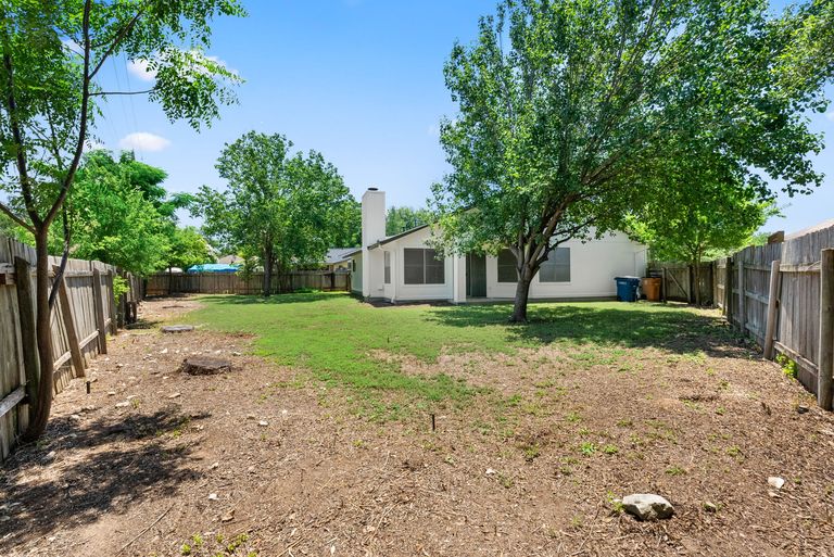 20-web-or-mls-8900-creekmont-cove-(18-of-21).jpg