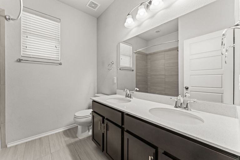 20-web-or-mls-9104-moonstone-dr-18.jpg