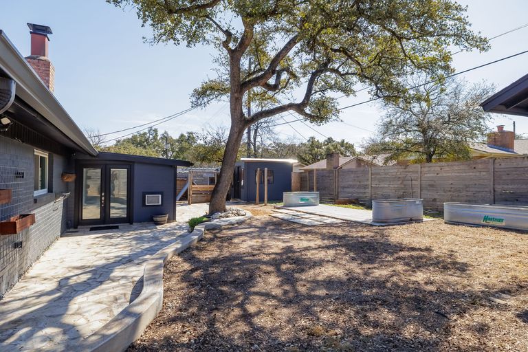 2025-02-28----1729---april-moreaux---1103-space-ln,-austin,-tx-78758-(26-of-36).jpg