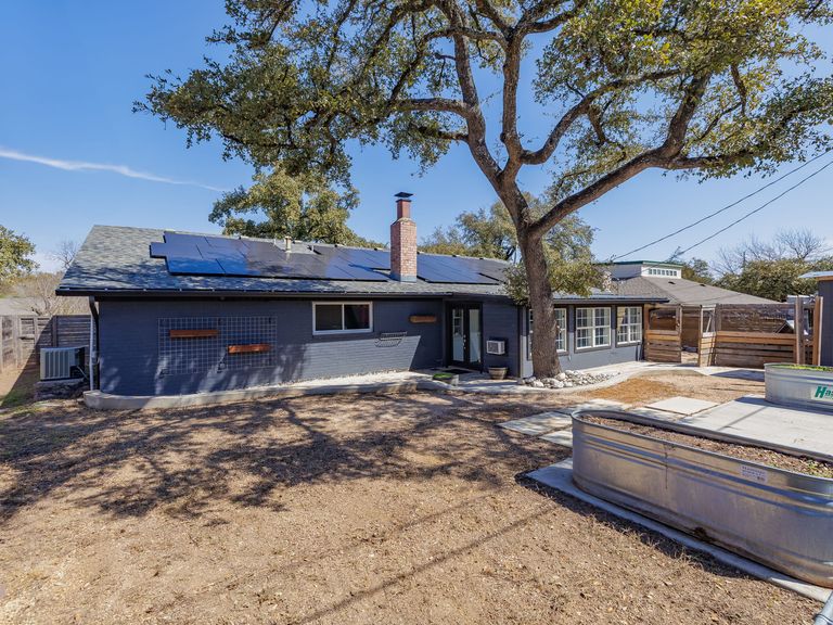 2025-02-28----1729---april-moreaux---1103-space-ln,-austin,-tx-78758-(29-of-36).jpg