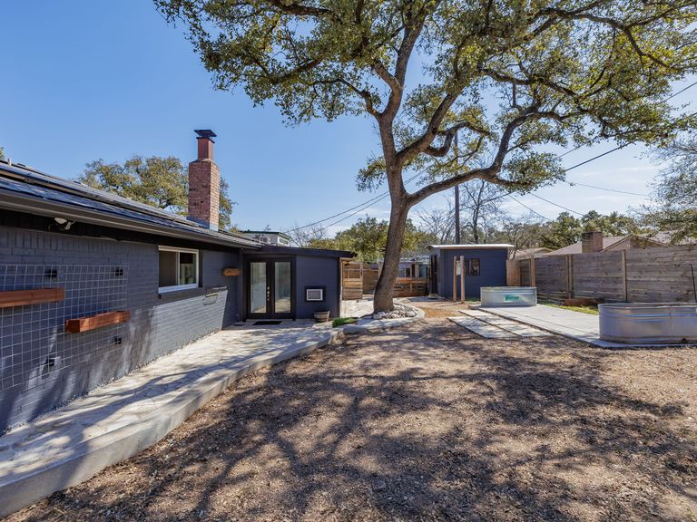 2025-02-28----1729---april-moreaux---1103-space-ln,-austin,-tx-78758-(30-of-36).jpg