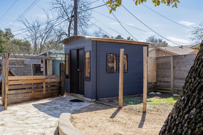 2025-02-28----1729---april-moreaux---1103-space-ln,-austin,-tx-78758-(35-of-36).jpg