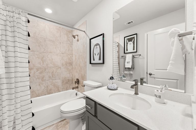 208-barton-oak-trail,-georgetown-78628-_-photos_20-web-or-mls-204-barton-oak-trl-20.jpg