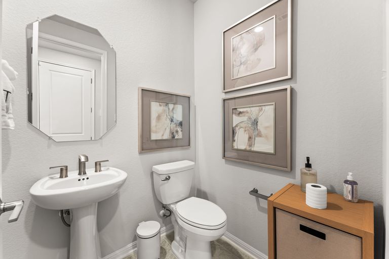 208-barton-oak-trail,-georgetown-78628-_-photos_22-web-or-mls-204-barton-oak-trl-2.jpg