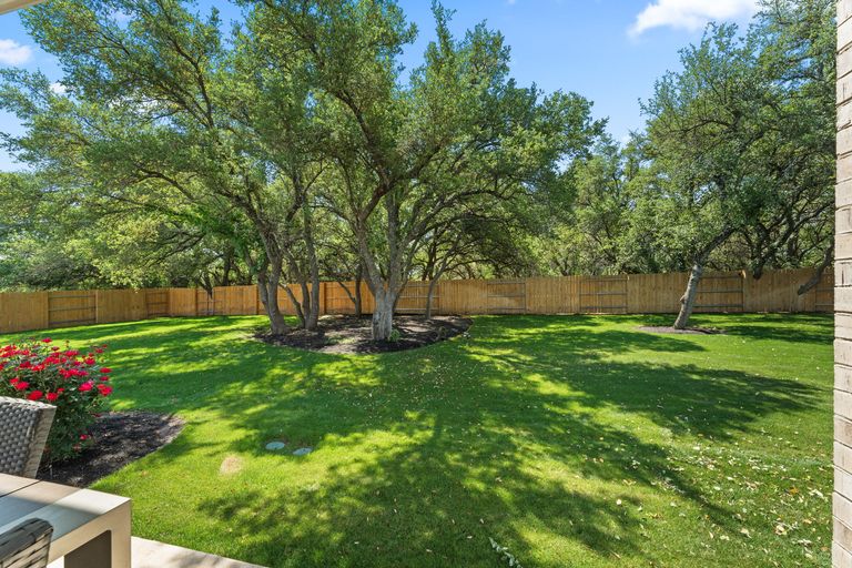 208-barton-oak-trail,-georgetown-78628-_-photos_24-web-or-mls-204-barton-oak-trl-22.jpg