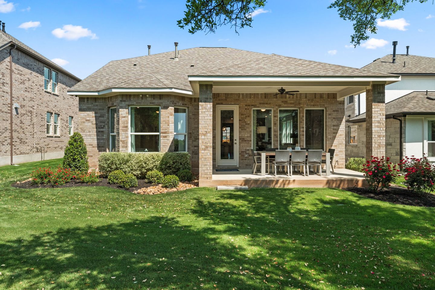 208-barton-oak-trail,-georgetown-78628-_-photos_26-web-or-mls-204-barton-oak-trl-24.jpg