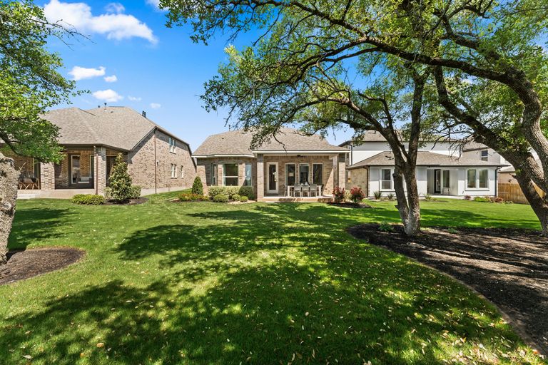 208-barton-oak-trail,-georgetown-78628-_-photos_28-web-or-mls-204-barton-oak-trl-26.jpg