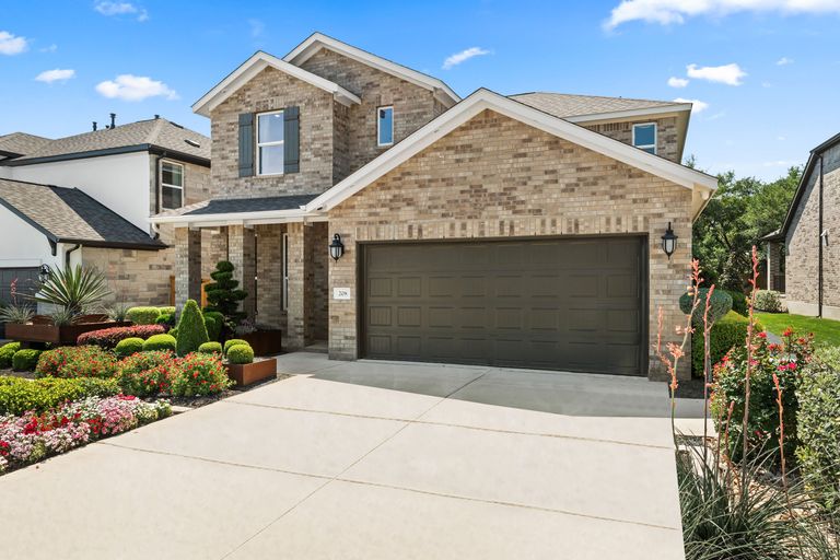 208-barton-oak-trail,-georgetown-78628-_-photos_30-web-or-mls-208-barton-oak-trl-30-2.jpg