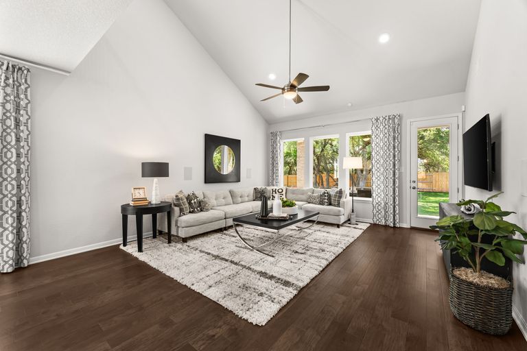 208-barton-oak-trail,-georgetown-78628-_-photos_8-web-or-mls-204-barton-oak-trl-9.jpg