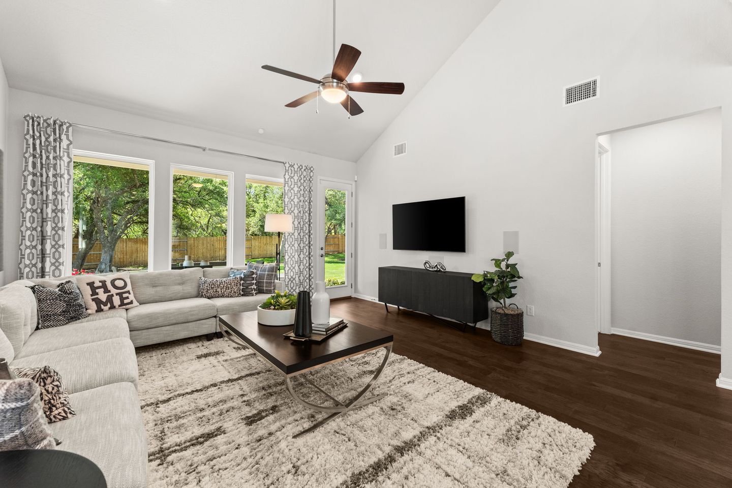 208-barton-oak-trail,-georgetown-78628-_-photos_9-web-or-mls-204-barton-oak-trl-11.jpg