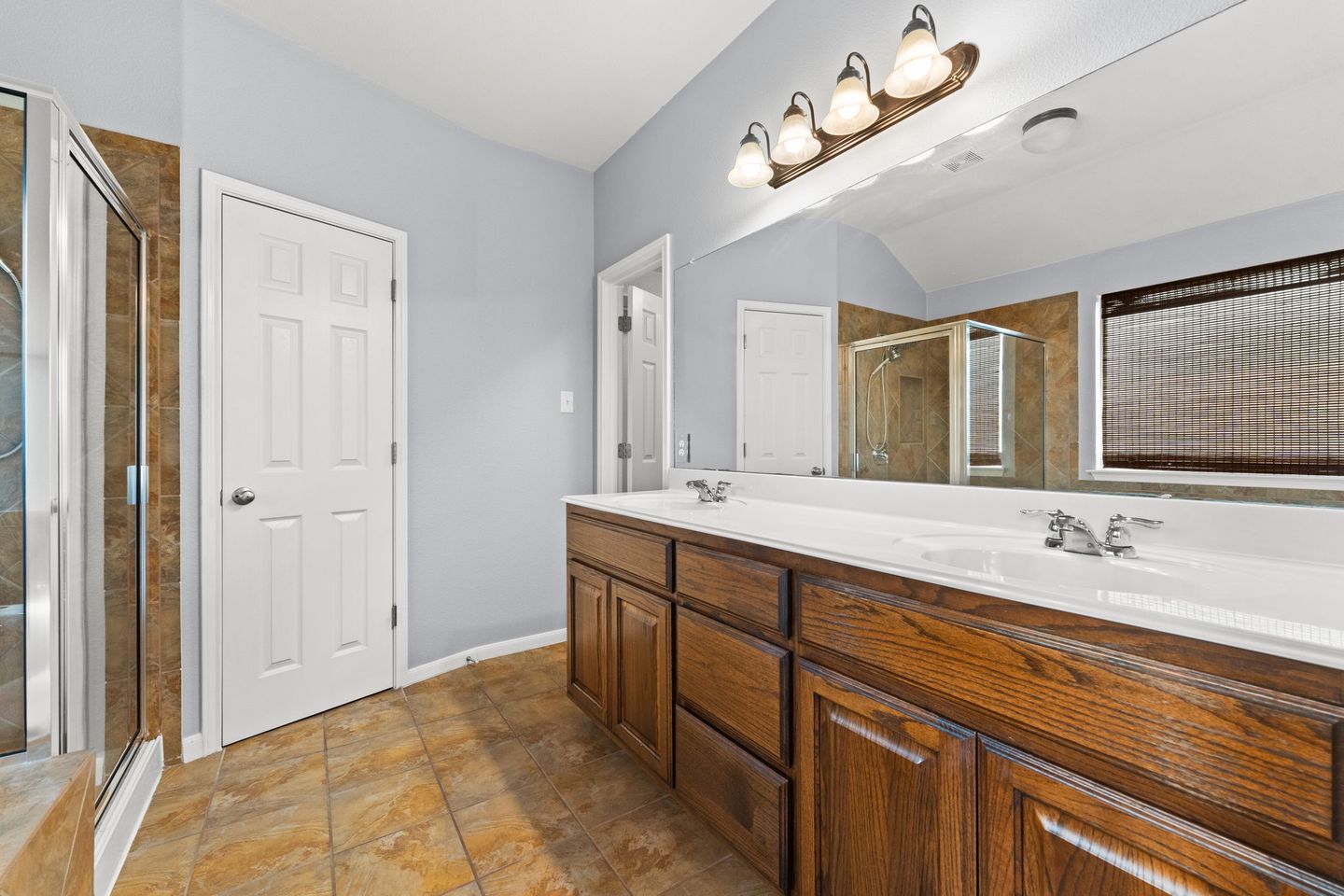 21-web-or-mls-11205-cap-stone-dr-19.jpg
