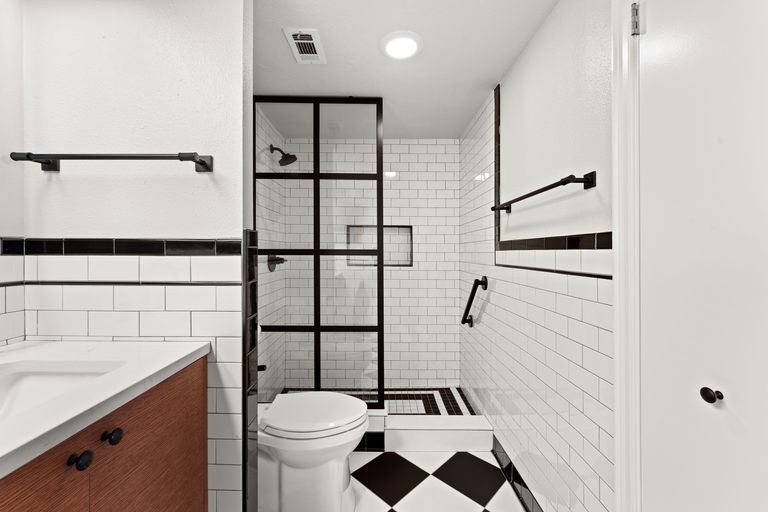 21-web-or-mls-1122-colorado-st-1202-24.jpg